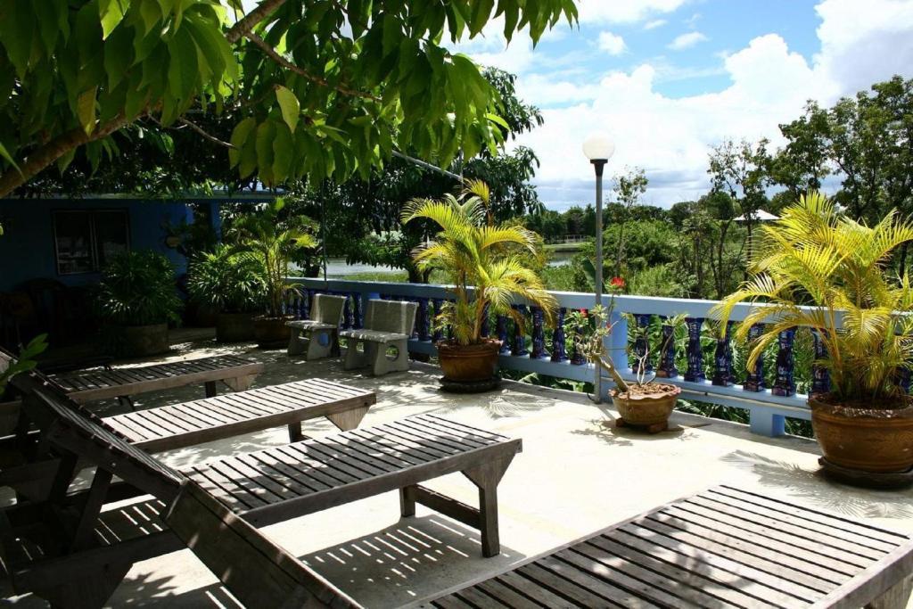 Pongphen Guesthouse - Sha Plus Certified Канчанабури Екстериор снимка
