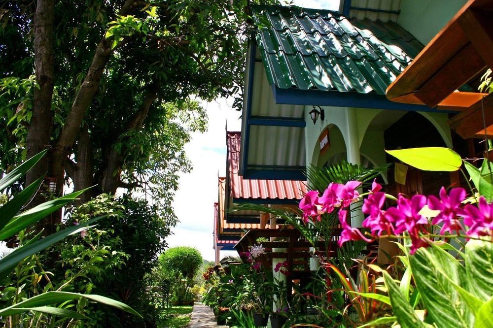 Pongphen Guesthouse - Sha Plus Certified Канчанабури Екстериор снимка