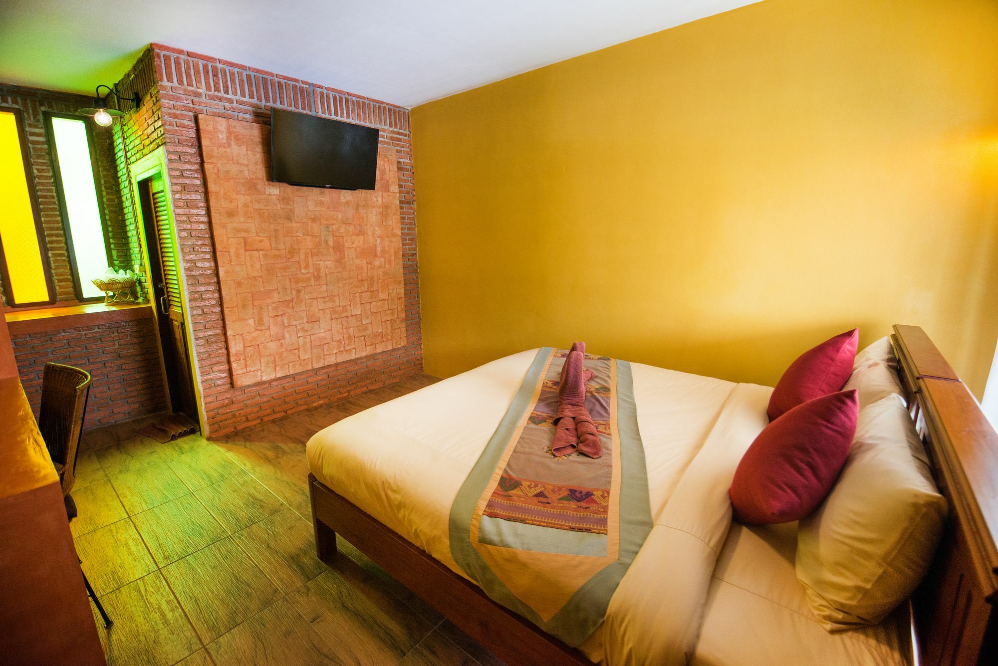 Pongphen Guesthouse - Sha Plus Certified Канчанабури Екстериор снимка