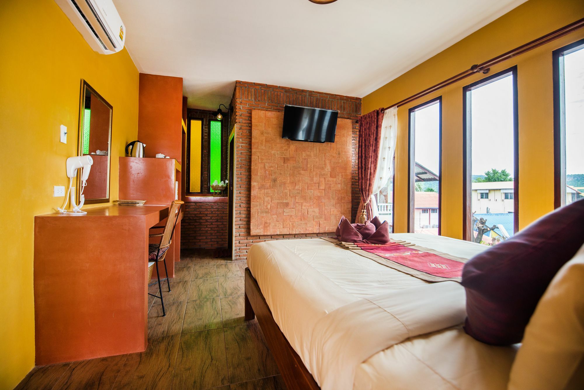Pongphen Guesthouse - Sha Plus Certified Канчанабури Екстериор снимка