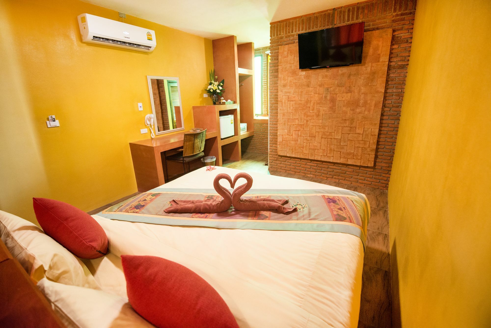 Pongphen Guesthouse - Sha Plus Certified Канчанабури Екстериор снимка