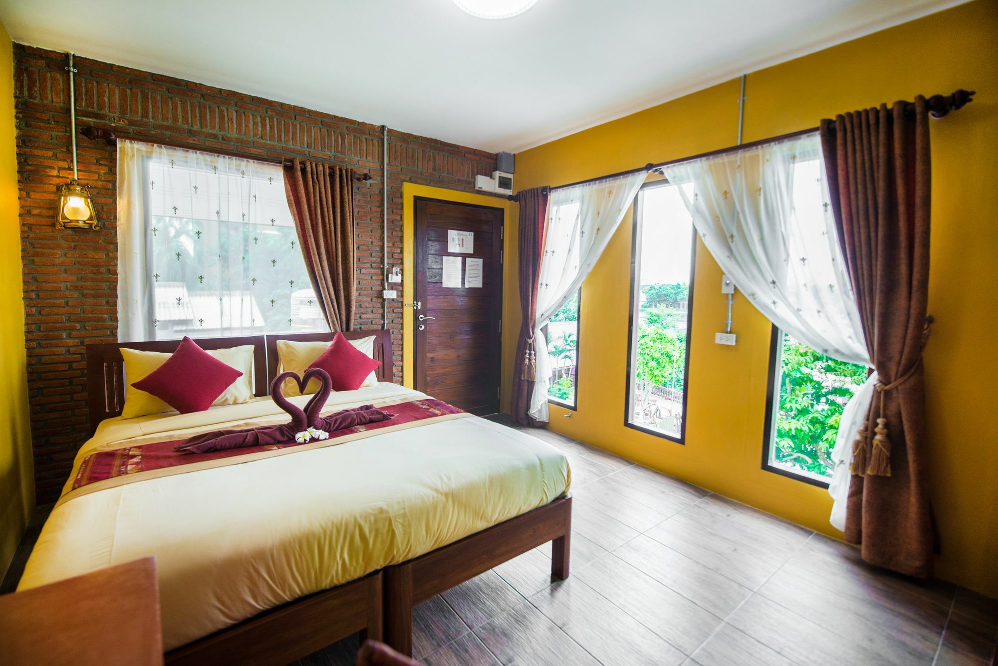 Pongphen Guesthouse - Sha Plus Certified Канчанабури Екстериор снимка