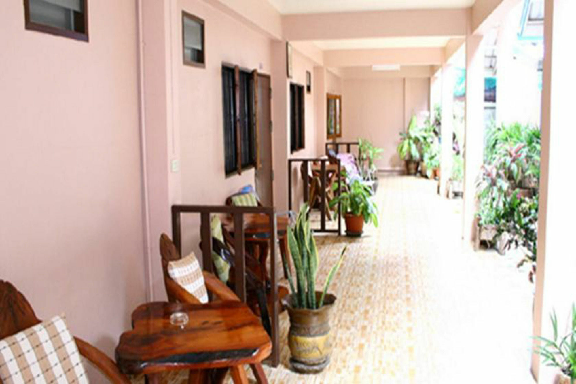 Pongphen Guesthouse - Sha Plus Certified Канчанабури Екстериор снимка