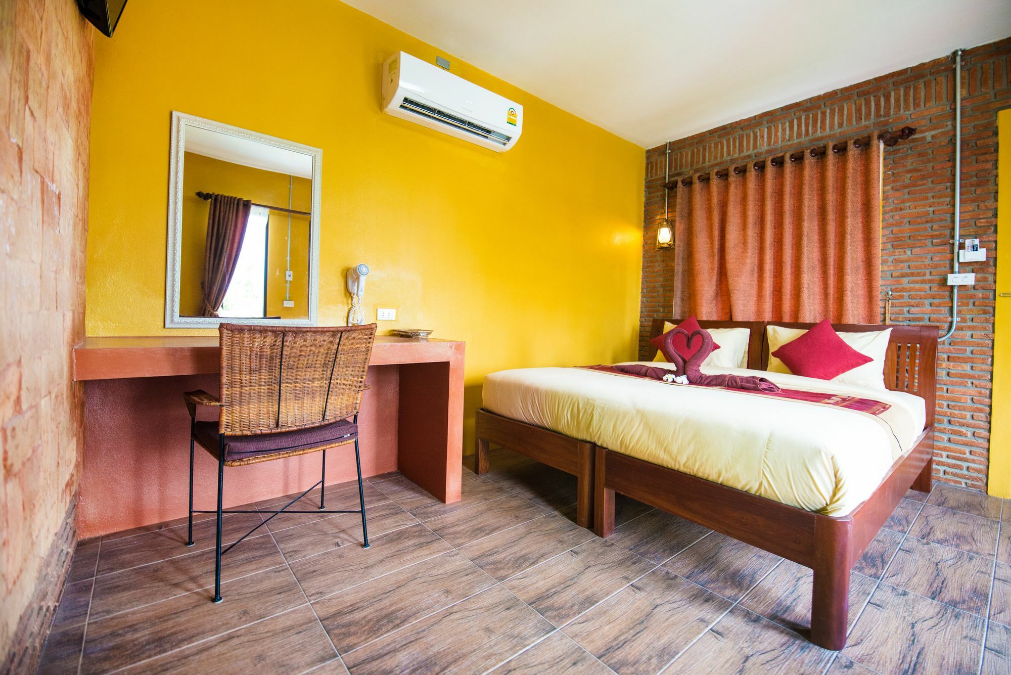 Pongphen Guesthouse - Sha Plus Certified Канчанабури Екстериор снимка