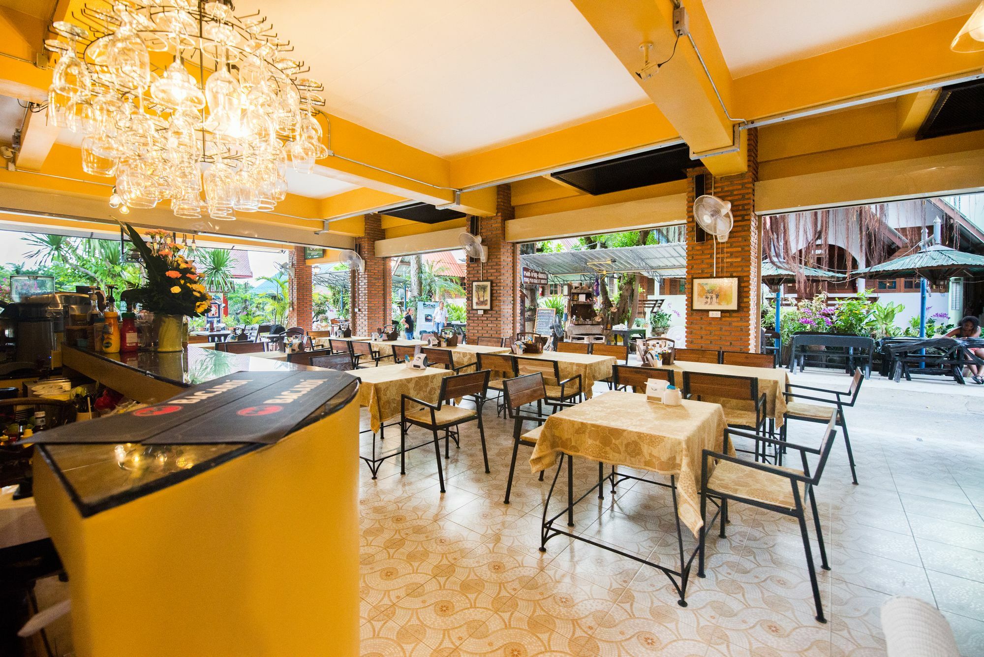 Pongphen Guesthouse - Sha Plus Certified Канчанабури Екстериор снимка