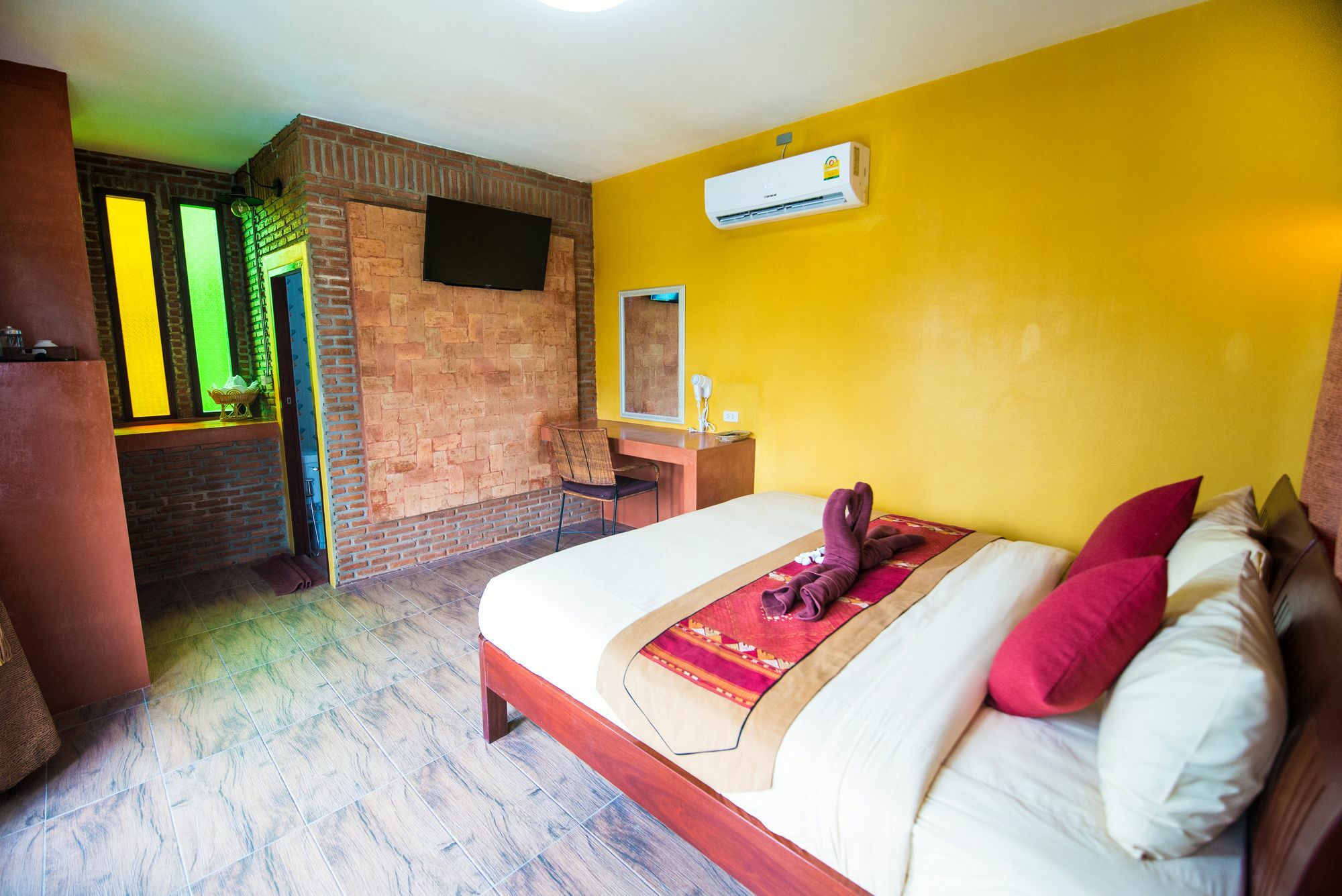 Pongphen Guesthouse - Sha Plus Certified Канчанабури Екстериор снимка
